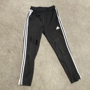 Boys medium pinstripe sweatpants.